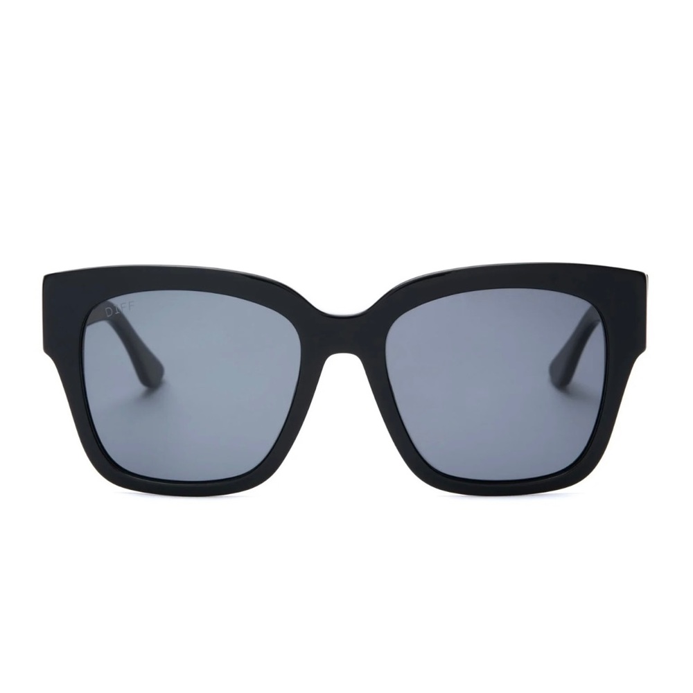 BELLA I|- BLACK + GREY +
POLARIZED SUNGLASSES